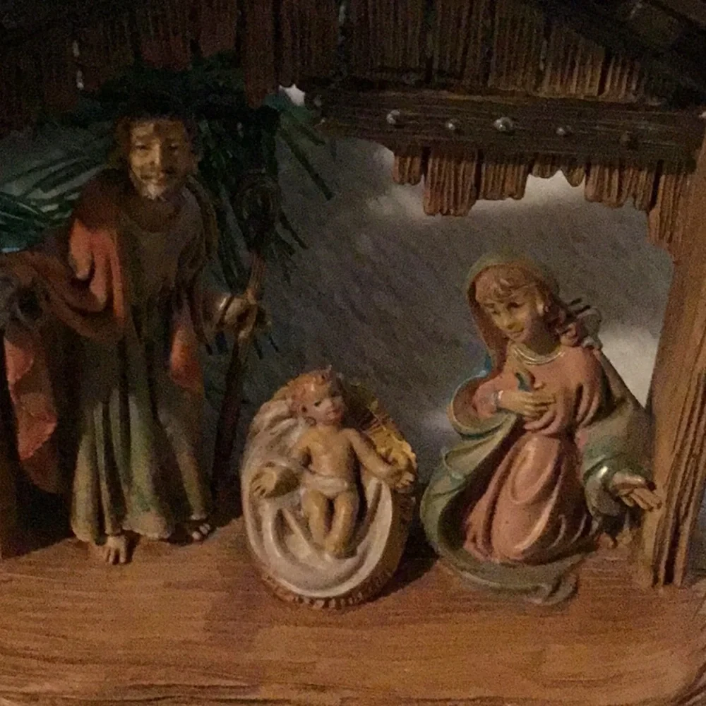 Resin Holy Family‎ Nativity scene